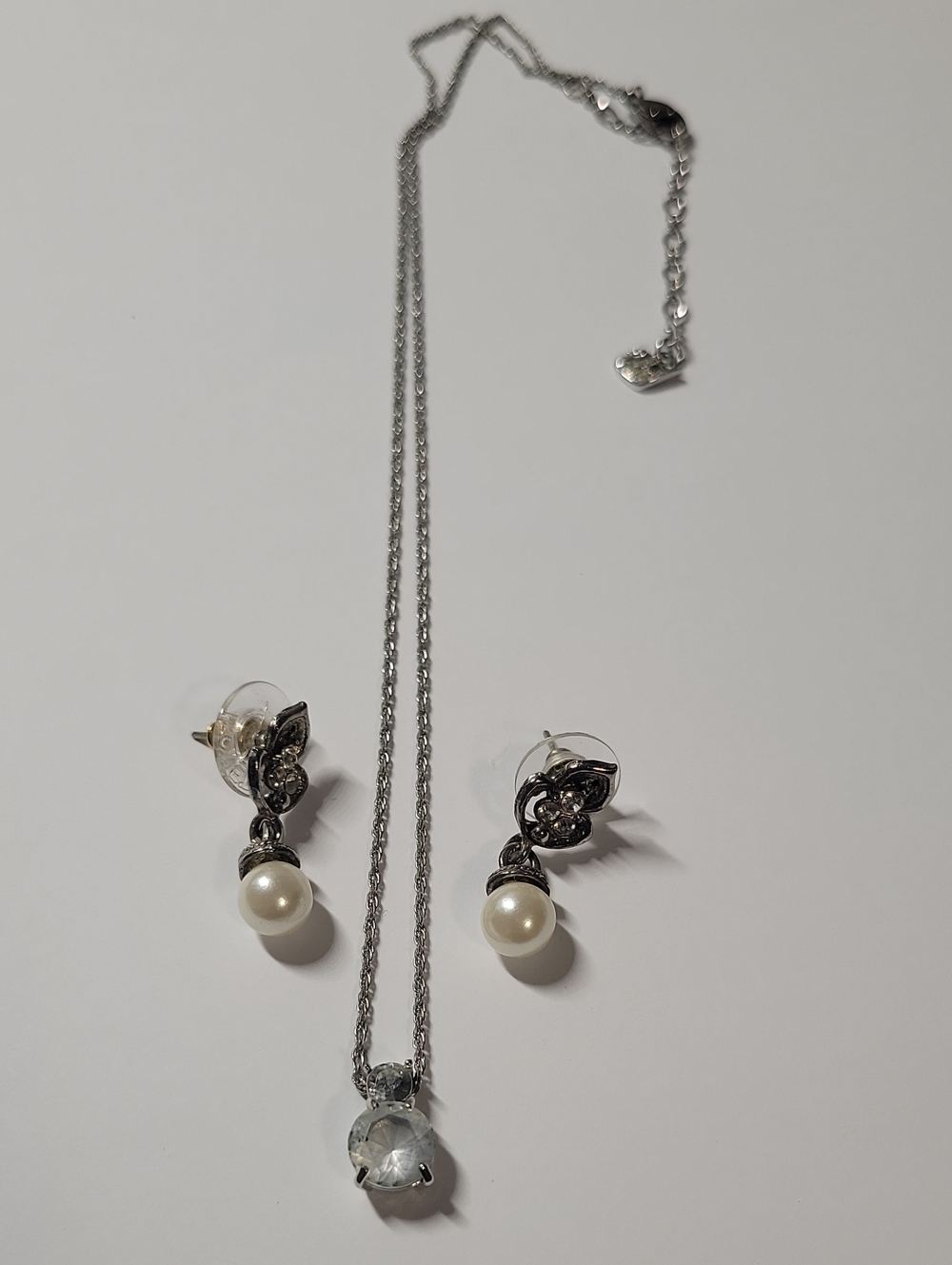 Elegant Silver Tone Pearl Drop Earrings & Crystal Pendant Necklace Set